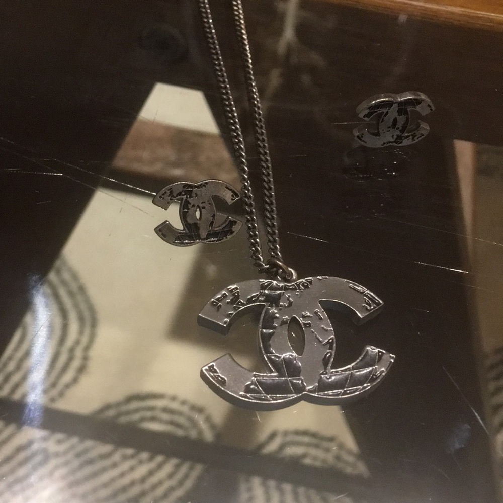 CHANEL WORLD COLLECTION NECKLACE & EARRINGS